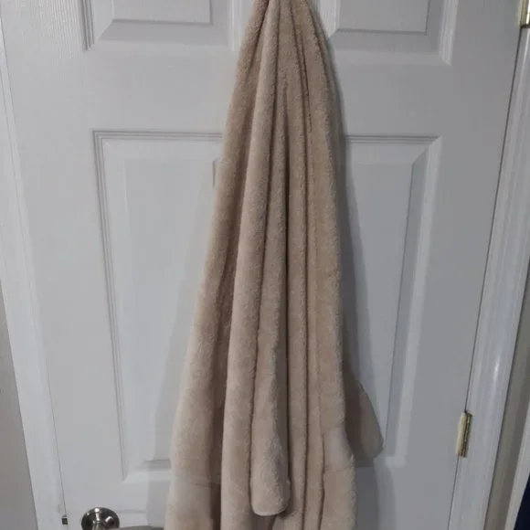 Hudson Park Bath Sheet - Picture 7 of 8